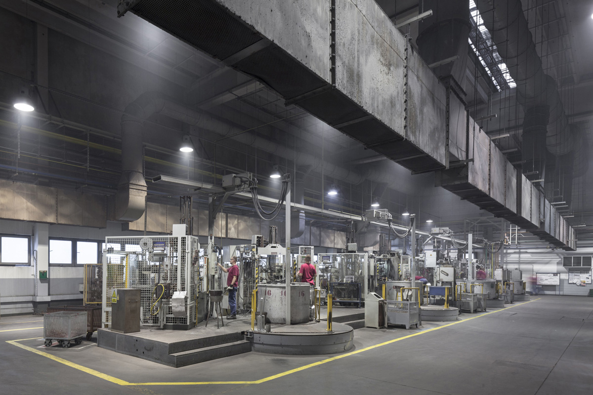 Corporate Fotografie (Unternehmensdarstellung): Fotoproduktion für Mahle International - Mitarbeiter im Arbeitsumfeld - Visualisierung von Arbeitsprozessen © Portraitfotograf Christian O. Bruch Hamburg