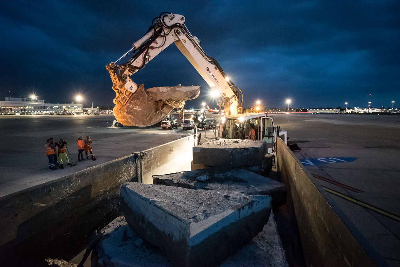 Industriefotografie: Mitarbeiter - Visualisierung von Arbeitsprozessen für Eurovia Flughafen © Industriefotograf Thorsten Schmidtkord Düsseldorf
