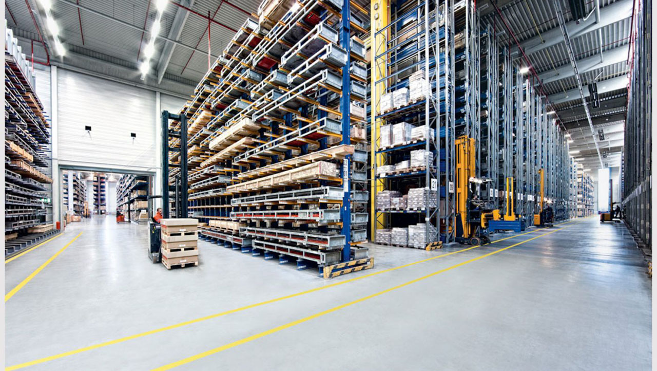 Industriefotografie: Visualisierung von Arbeitsprozessen im Lager: CLAAS Logistik Zentrum - Corporate & Industrial Photography © Industriefotograf Thorsten Schmidtkord Düsseldorf